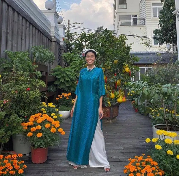 Chỉ đăng ảnh ngồi trong sân nhà, Tăng Thanh Hà khiến dân tình choáng về biệt thự hoành tráng ảnh 1
