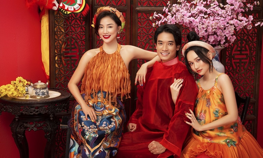 Bộ ảnh đón Tết khiến khán giả “đu trend” nhiều nhất: Trúc Anh, Salim sánh đôi cùng “soái ca” châu Âu Samuel An ảnh 6