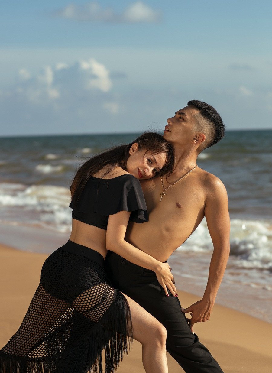 Kết hôn với chàng trai kém mình 11 tuổi, đây là “cặp đôi chị em” hạnh phúc hiếm có từng bị “miệt thị” nhất showbiz Việt ảnh 5