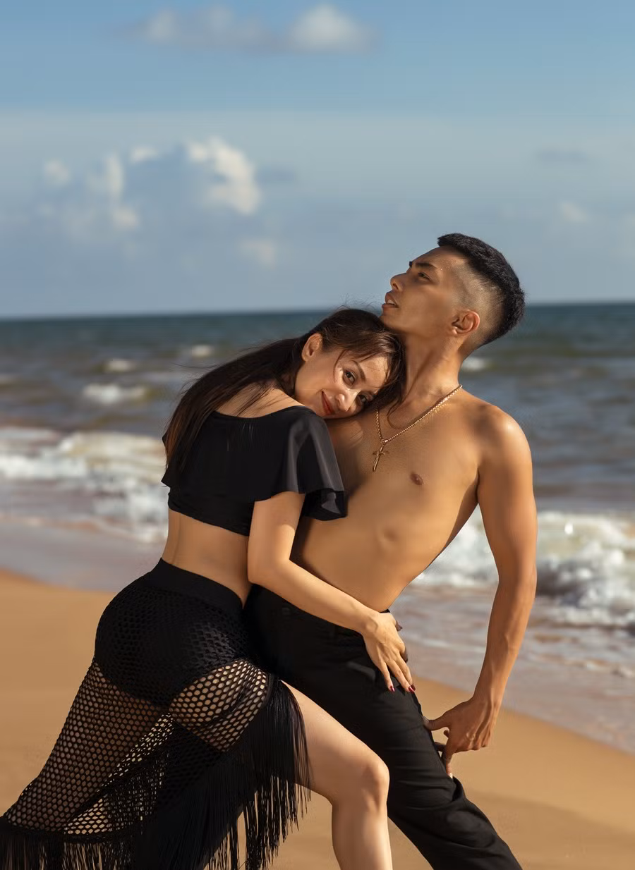 Kết hôn với chàng trai kém mình 11 tuổi, đây là “cặp đôi chị em” hạnh phúc hiếm có từng bị “miệt thị” nhất showbiz Việt ảnh 5