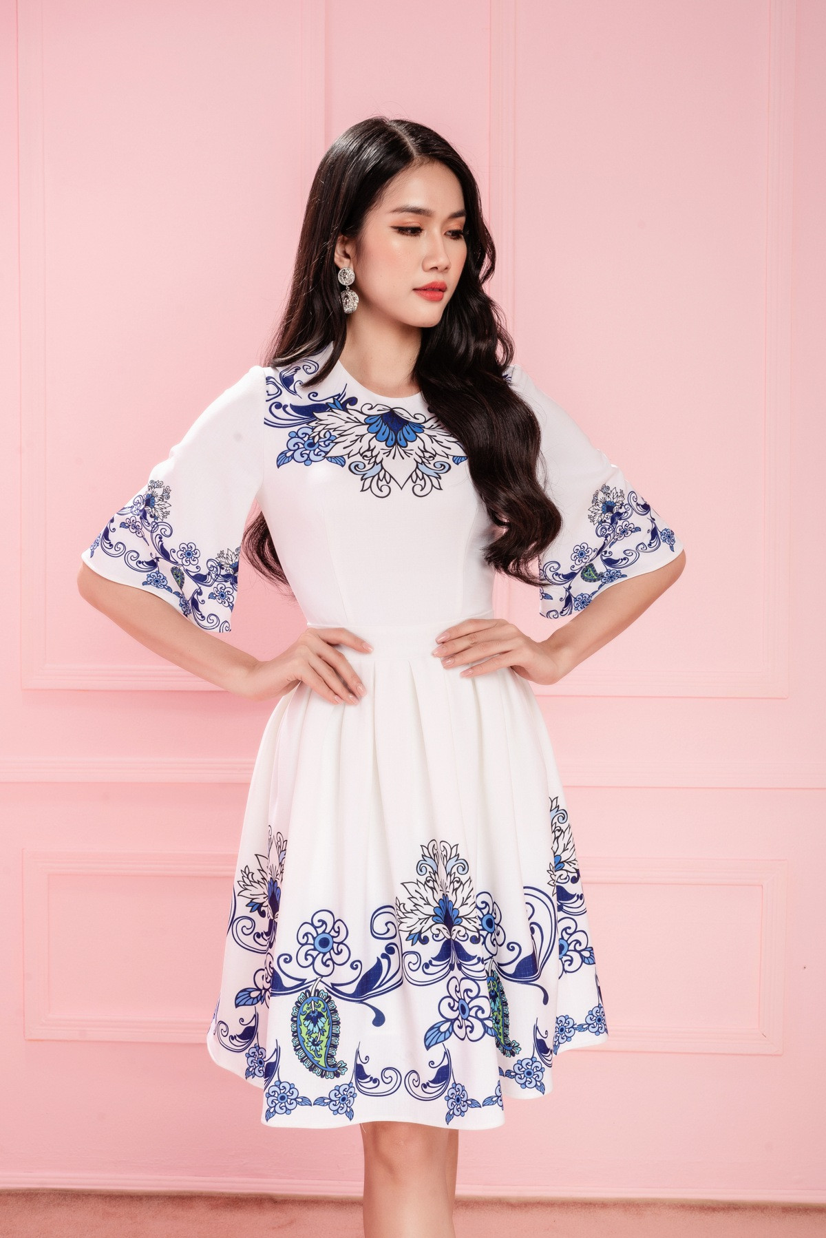 Hoa hậu Đỗ Thị Hà cùng hai Á hậu chọn gì để diện Tết và mùa lễ hội cuối năm? ảnh 11