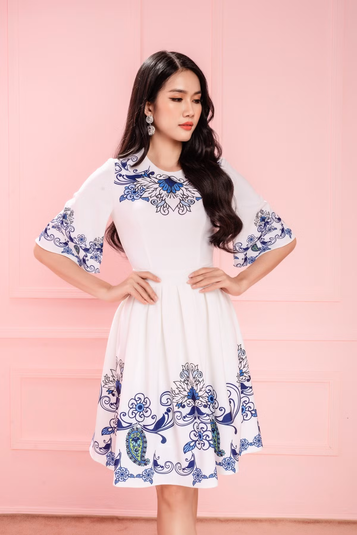 Hoa hậu Đỗ Thị Hà cùng hai Á hậu chọn gì để diện Tết và mùa lễ hội cuối năm? ảnh 11