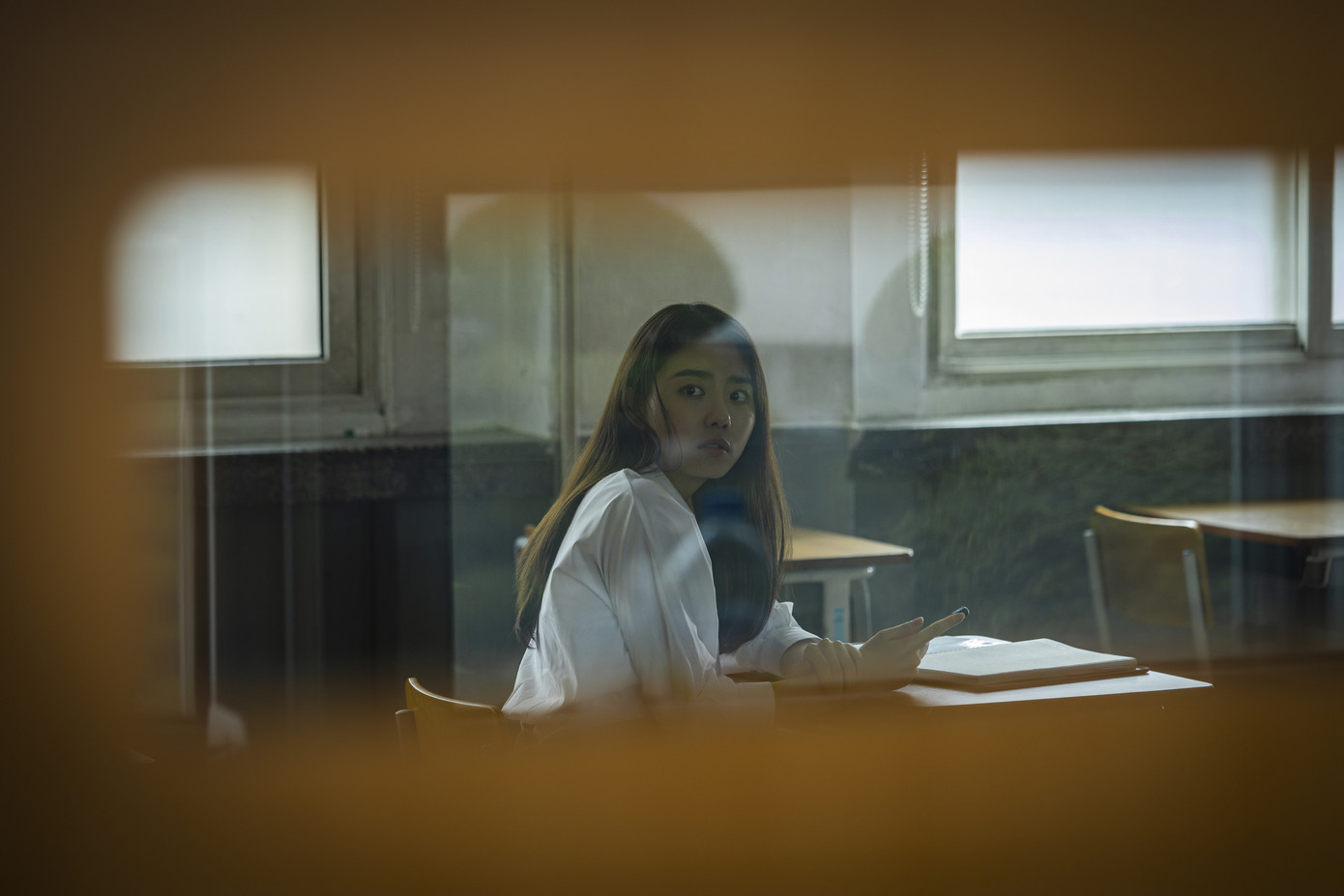 Hàng loạt sao K-pop chịu cảnh bị ám ảnh trong lớp học kinh hoàng của “Nam sinh số 11” ảnh 9