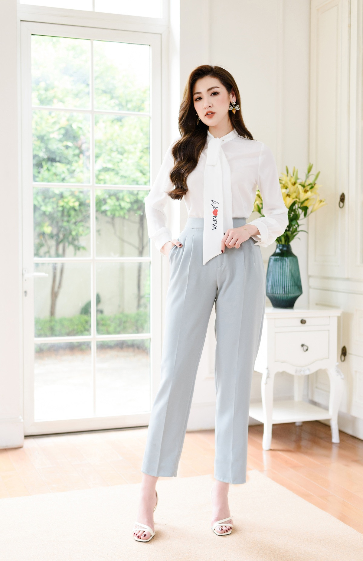 Mặc đẹp thôi chưa đủ, mặc hợp dáng hợp bối cảnh mới là bí quyết tỏa sáng của Tú Anh ảnh 5