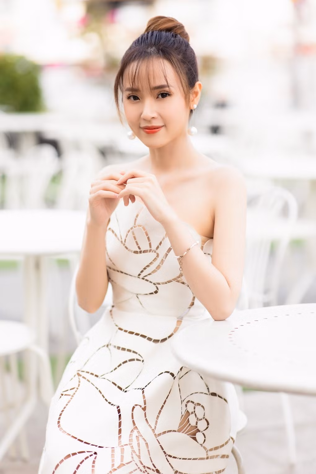 Bất ngờ với hành động của Midu trong ngày tình cũ Phan Thành cưới vợ ảnh 9