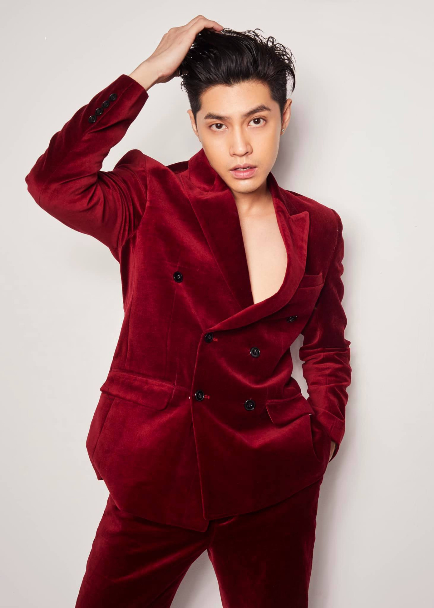 Vừa mới khoe cơ bắp cuồn cuộn, Noo Phước Thịnh đã bị soi ra chi tiết gây xấu hổ ảnh 6