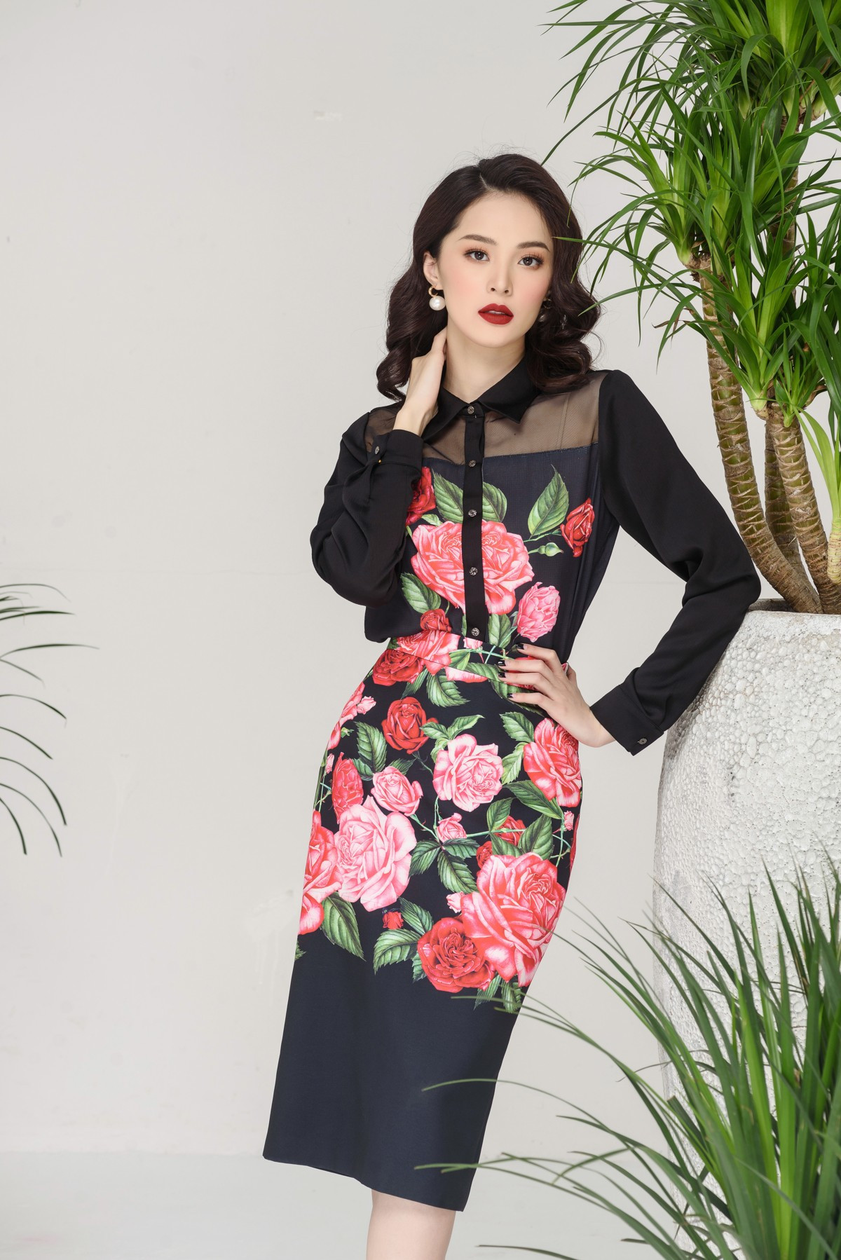 Cùng Hoa hậu Đỗ Thị Hà chọn một bộ váy hoa cho mùa Xuân thêm rực rỡ ảnh 10