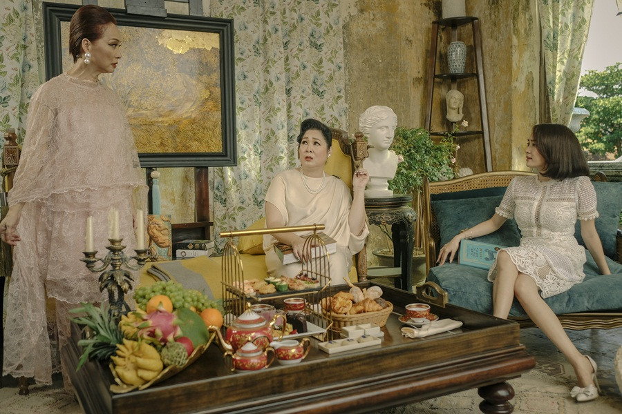 Cư dân mạng “choáng” khi lần đầu thấy NSND Hồng Vân ăn mặc hở và dữ dằn “nhiều” đến thế! ảnh 6