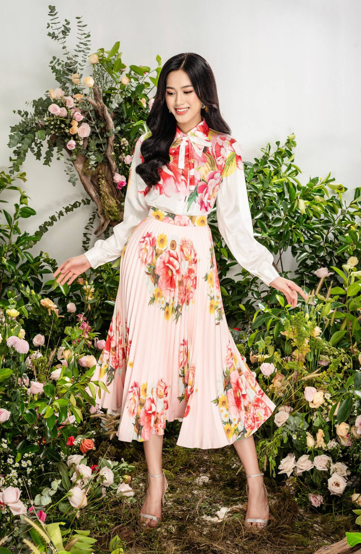 Nhờ vóc dáng chuẩn mà Hoa hậu Đỗ Thị Hà mặc phong cách nào cũng đẹp ảnh 1