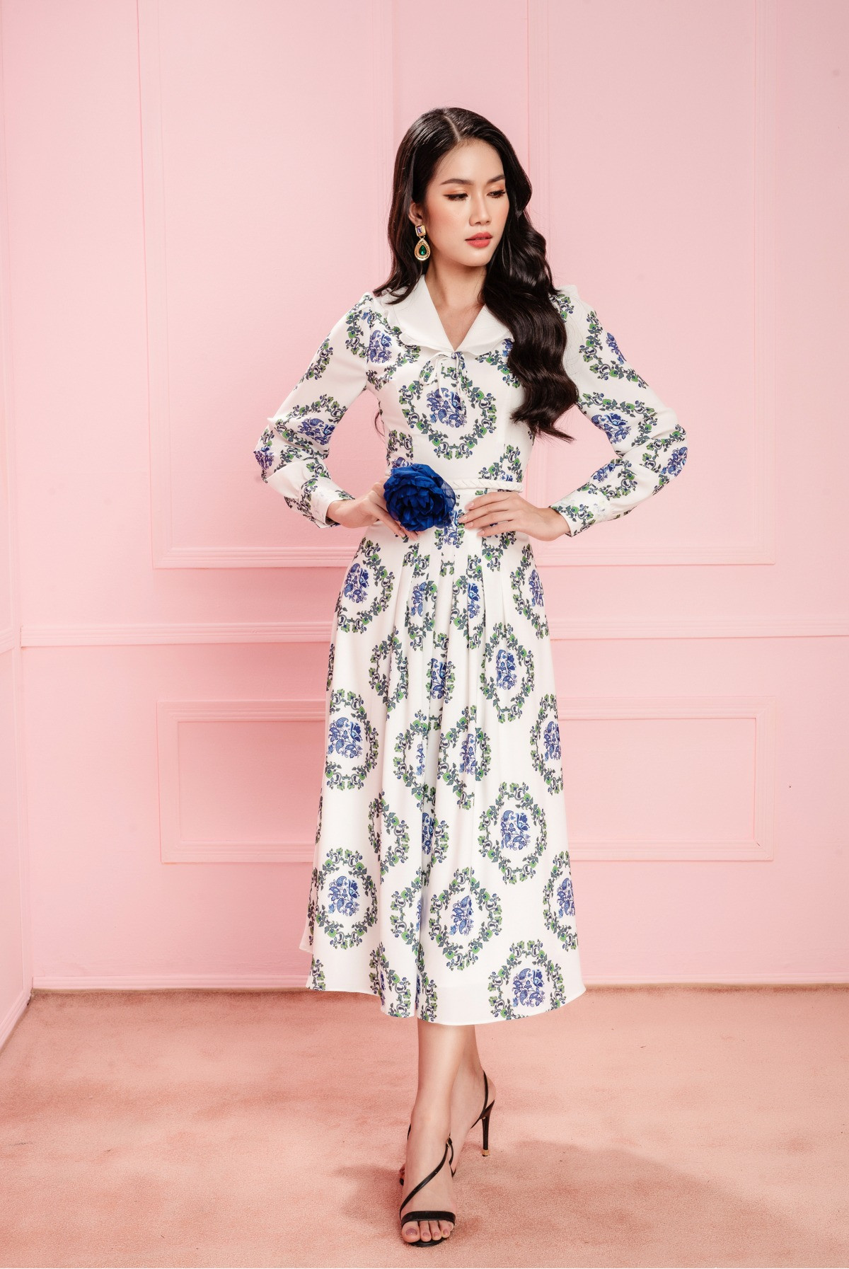 Hoa hậu Đỗ Thị Hà cùng hai Á hậu chọn gì để diện Tết và mùa lễ hội cuối năm? ảnh 13