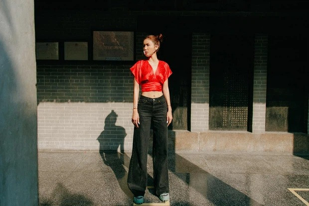 Hàng loạt mỹ nhân Việt bị chê ăn mặc phản cảm khi đi lễ đầu năm ảnh 8