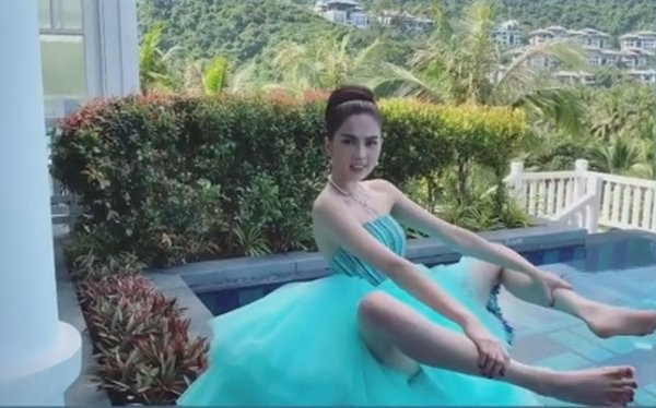 Chính Ngọc Trinh cũng phải đỏ mặt khi bị Chi Pu nhắc đến thói quen kém duyên này ảnh 8