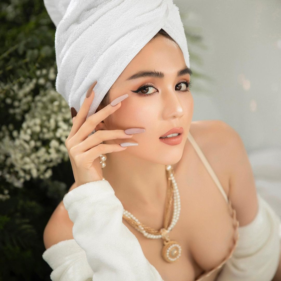 Vì lý do đặc biệt này mà bạn bè chỉ mong Ngọc Trinh càng đến muộn càng tốt ảnh 4