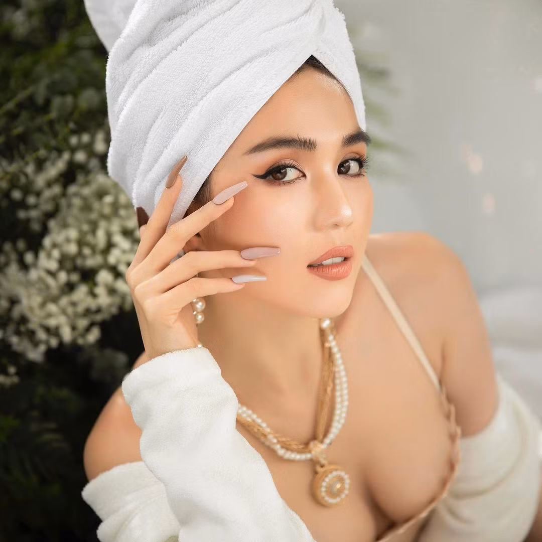 Vì lý do đặc biệt này mà bạn bè chỉ mong Ngọc Trinh càng đến muộn càng tốt ảnh 4
