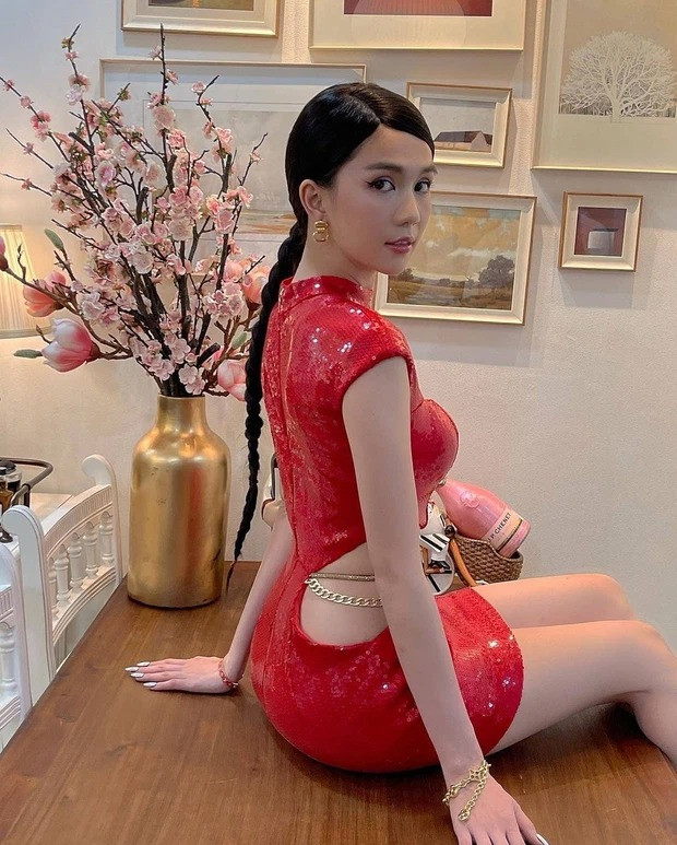 Khoe giàu bằng váy áo hay túi hiệu đã xưa rồi, Ngọc Trinh chứng minh đẳng cấp bằng thứ khác ảnh 3