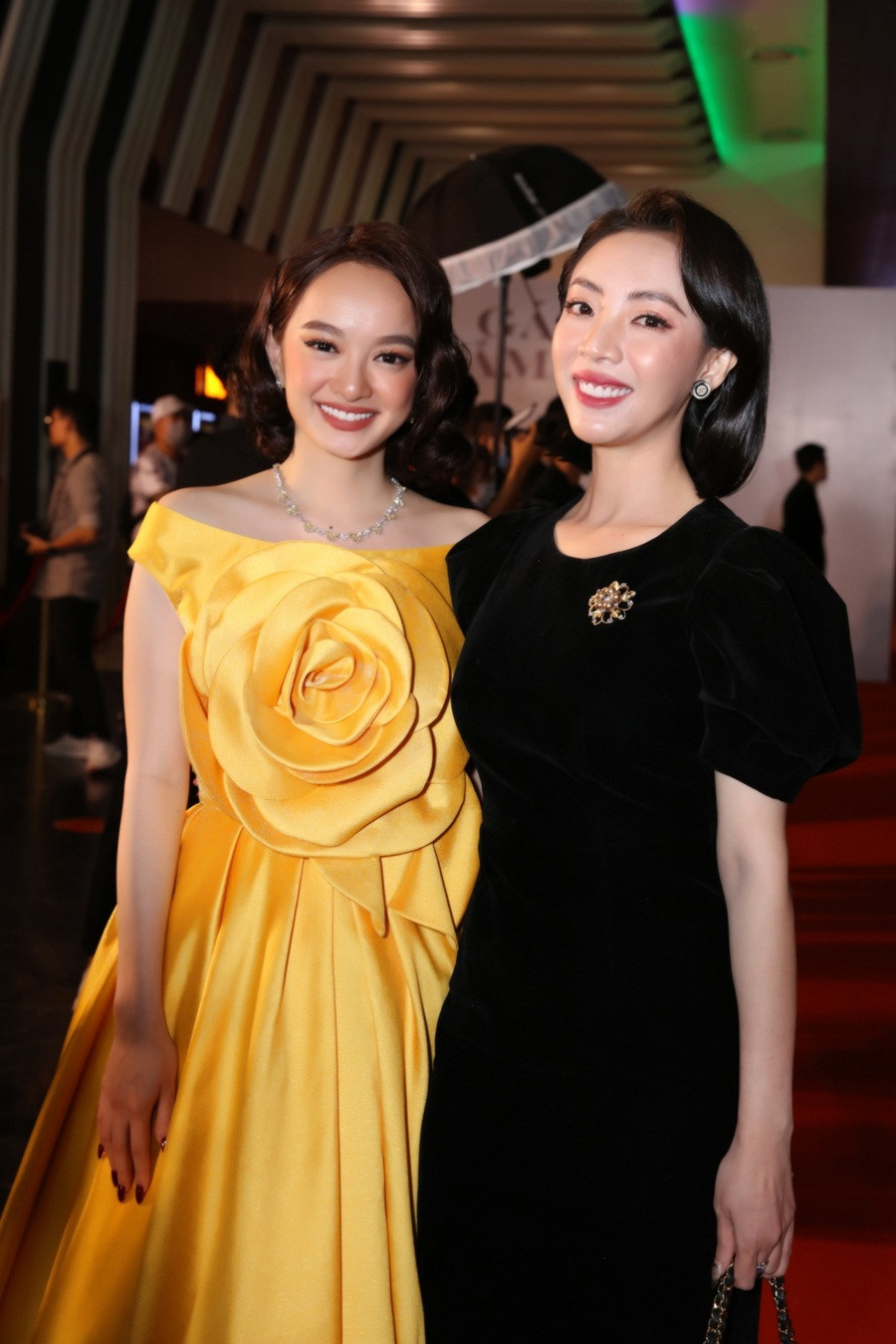 Thường sánh đôi cùng Tiến Luật, cớ sao Thu Trang lại một mình lẻ bóng đi xem phim? ảnh 3