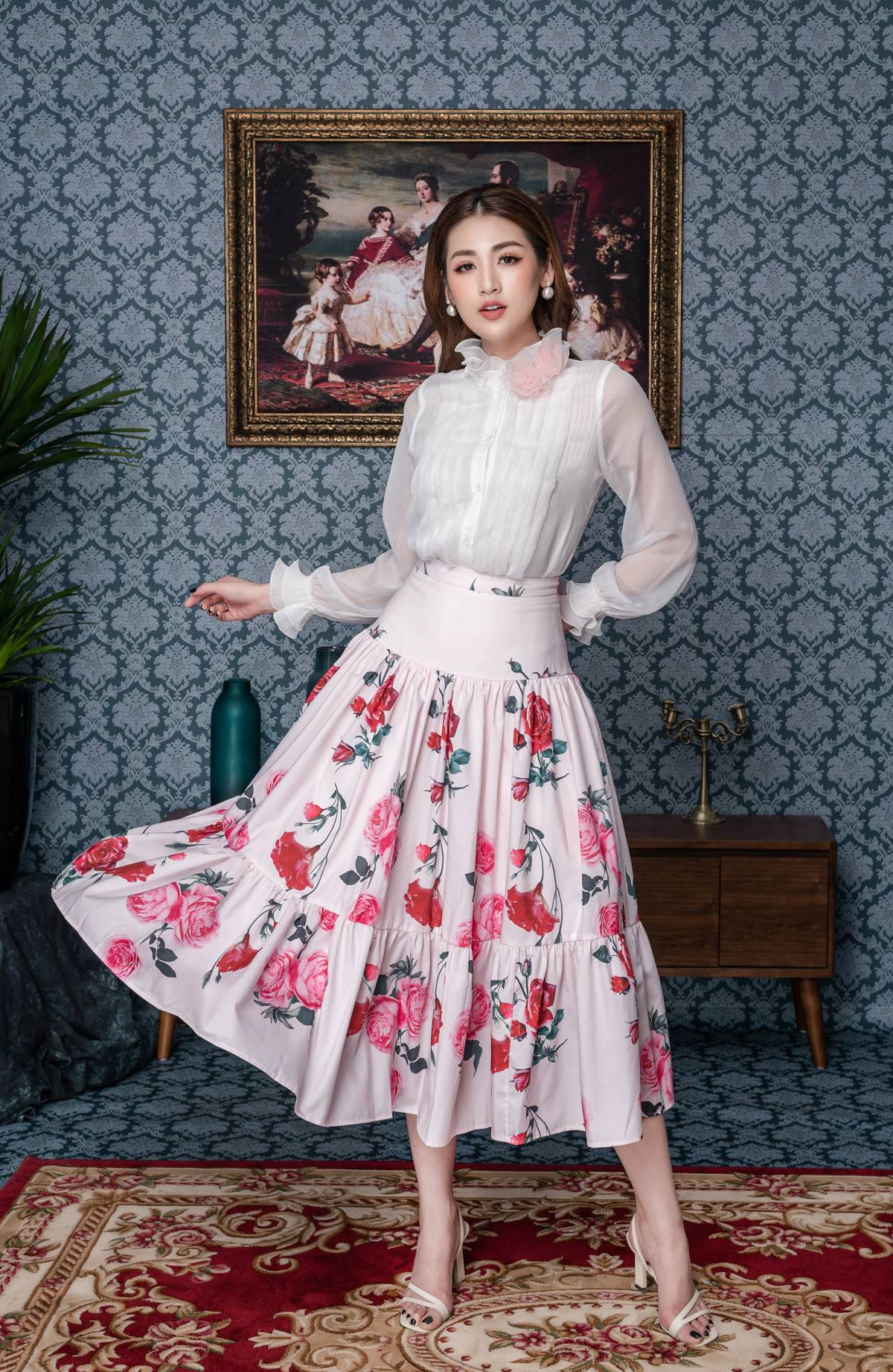 Cùng Hoa hậu Đỗ Thị Hà chọn một bộ váy hoa cho mùa Xuân thêm rực rỡ ảnh 11