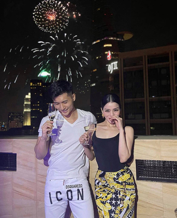 Không còn che giấu, Lệ Quyên công khai đăng ảnh đón năm mới cùng người tình tin đồn ảnh 5