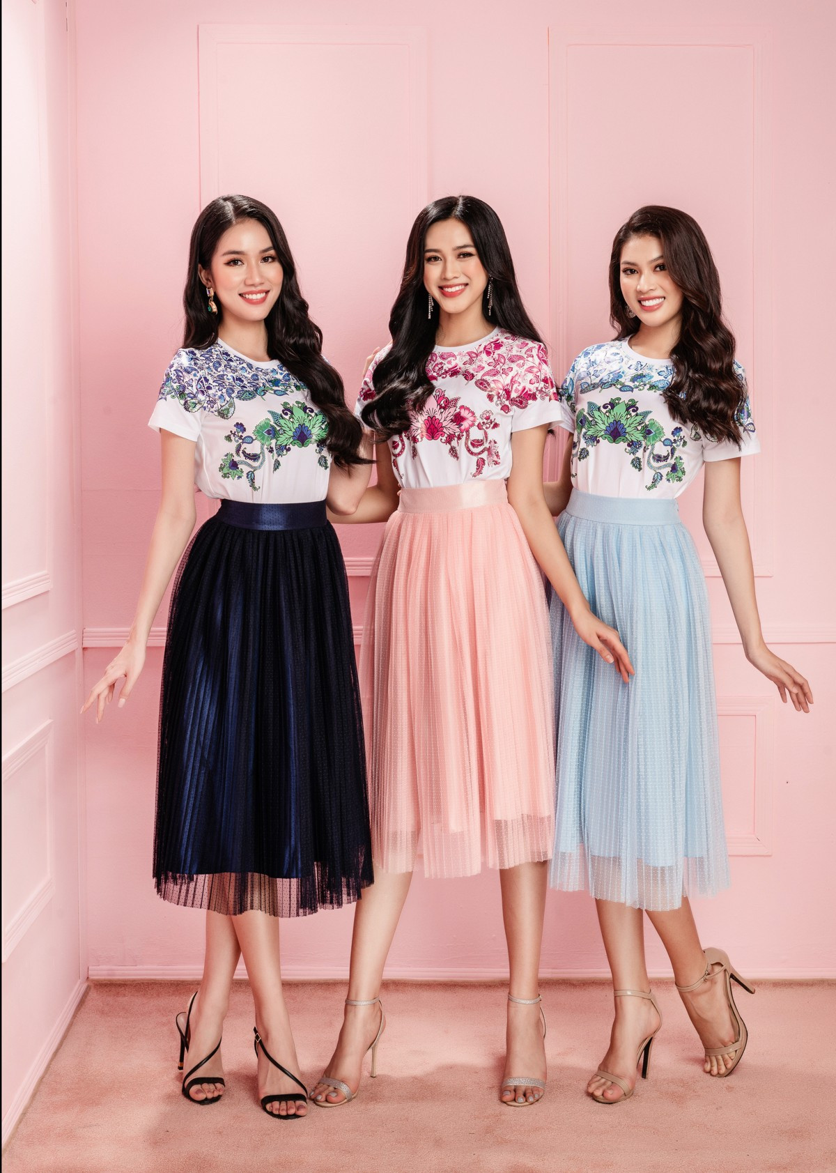 Hoa hậu Đỗ Thị Hà cùng hai Á hậu chọn gì để diện Tết và mùa lễ hội cuối năm? ảnh 16
