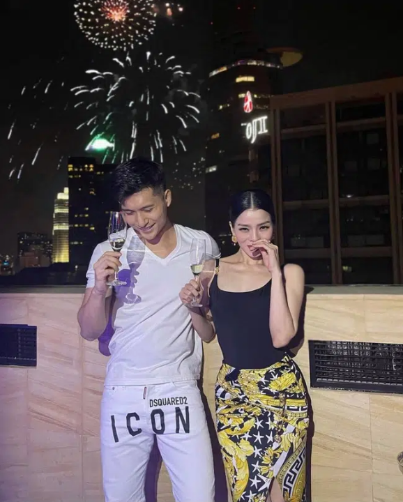 Lần đầu tiên sau 3 tháng ly hôn, Lệ Quyên chính thức công khai hẹn hò tình trẻ kém 12 tuổi ảnh 6