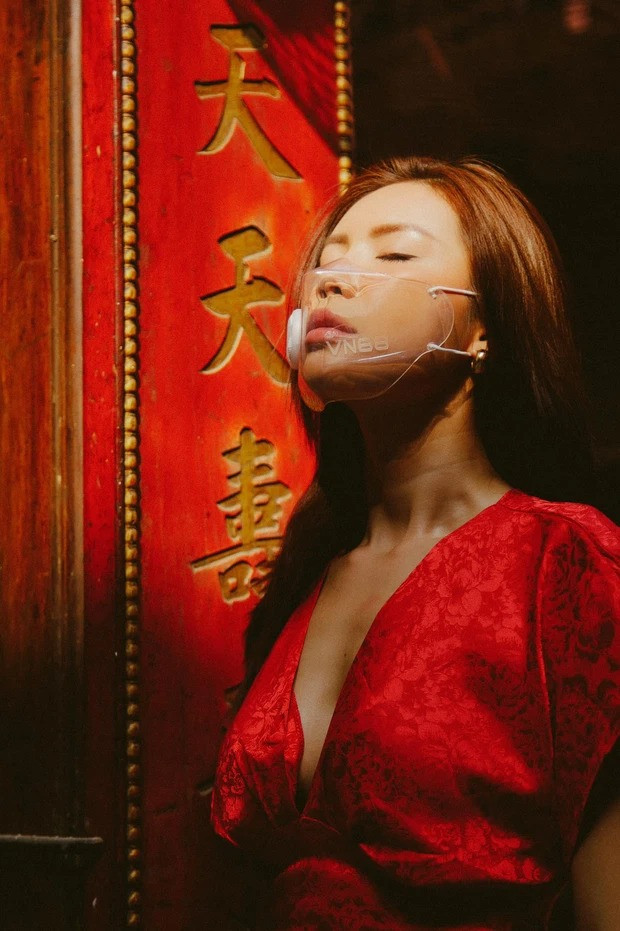 Hàng loạt mỹ nhân Việt bị chê ăn mặc phản cảm khi đi lễ đầu năm ảnh 9