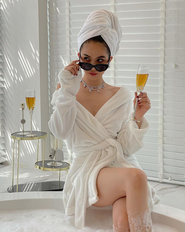 Ngọc Trinh khoe ảnh tắm bồn, quyết giữ vững ngôi vị mỹ nhân nóng bỏng hàng đầu V-biz ảnh 6