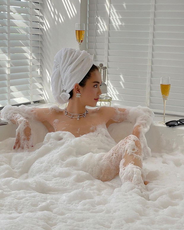 Ngọc Trinh khoe ảnh tắm bồn, quyết giữ vững ngôi vị mỹ nhân nóng bỏng hàng đầu V-biz ảnh 4