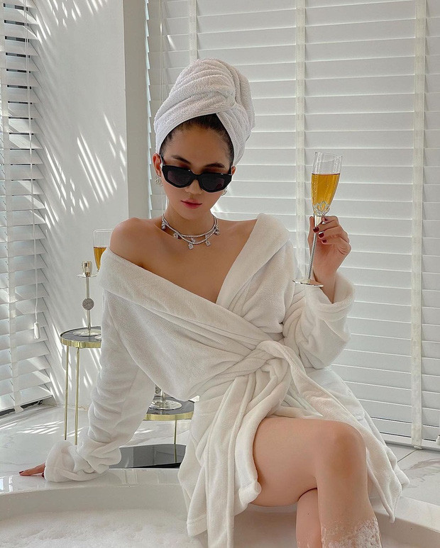 Ngọc Trinh khoe ảnh tắm bồn, quyết giữ vững ngôi vị mỹ nhân nóng bỏng hàng đầu V-biz ảnh 5