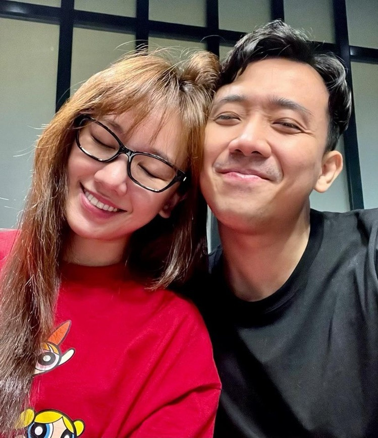 Hàng loạt cặp đôi sao Việt tới tấp khoe ảnh ngọt như mật trong ngày đầu Năm mới ảnh 7