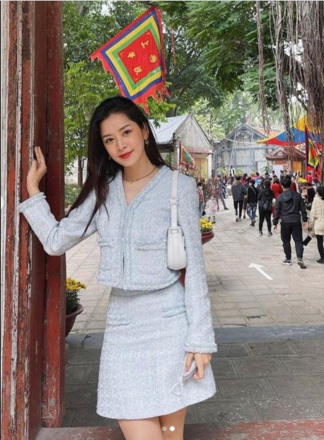 Hàng loạt mỹ nhân Việt bị chê ăn mặc phản cảm khi đi lễ đầu năm ảnh 6