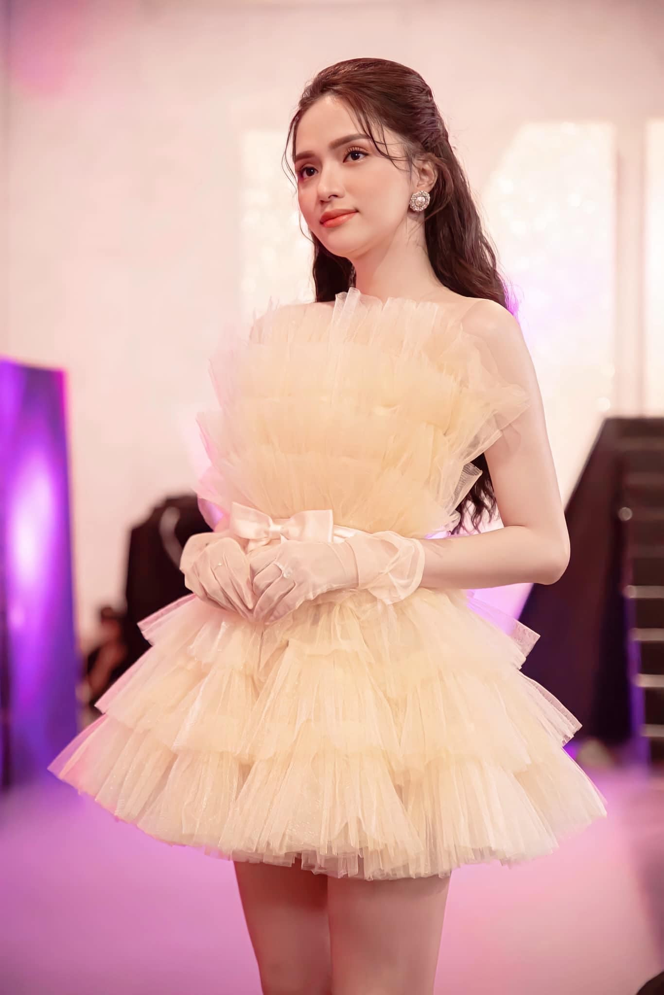 Bất chấp mọi lùm xùm, Hương Giang vẫn mạnh mẽ khẳng định không gì làm khó được mình ảnh 6