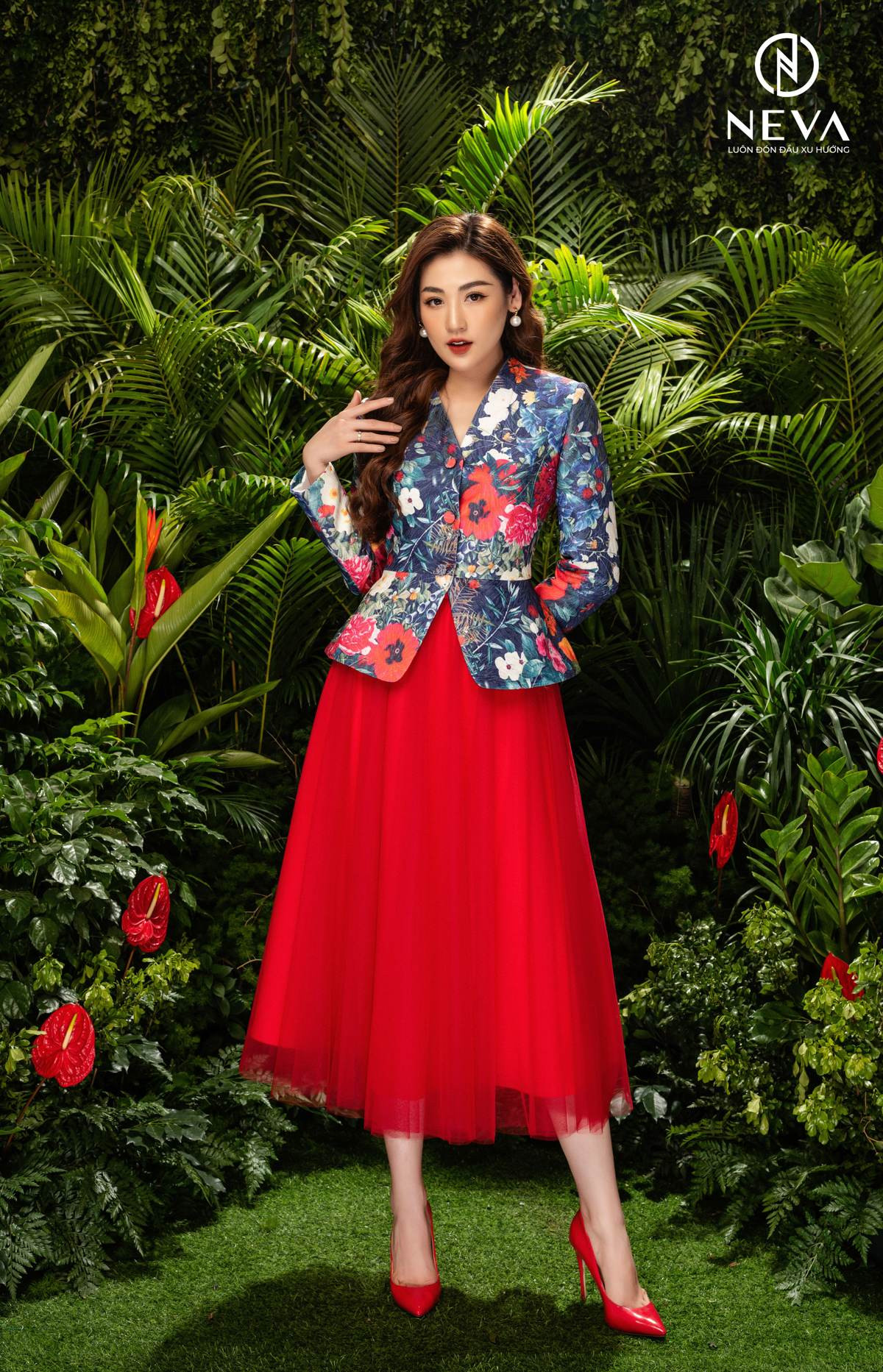 Hoa hậu, Á hậu mặc gì cũng đẹp nhưng xuất sắc nhất là khoe dáng với họa tiết hoa ảnh 6