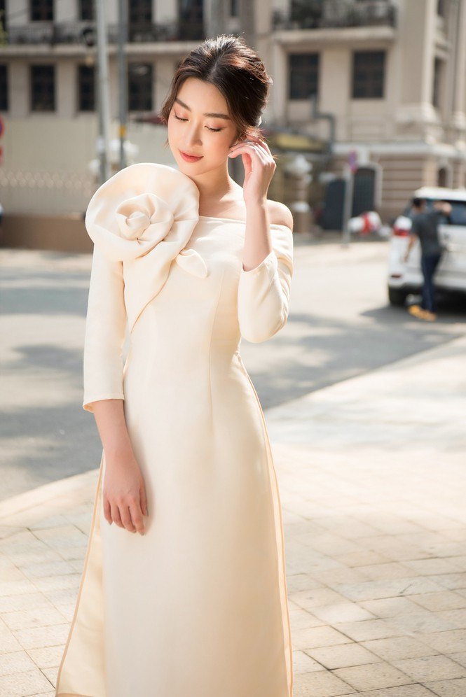 Hoa hậu Đỗ Mỹ Linh chuyển nghề thiết kế áo dài: Người đâu đã đẹp lại còn tài năng ảnh 8