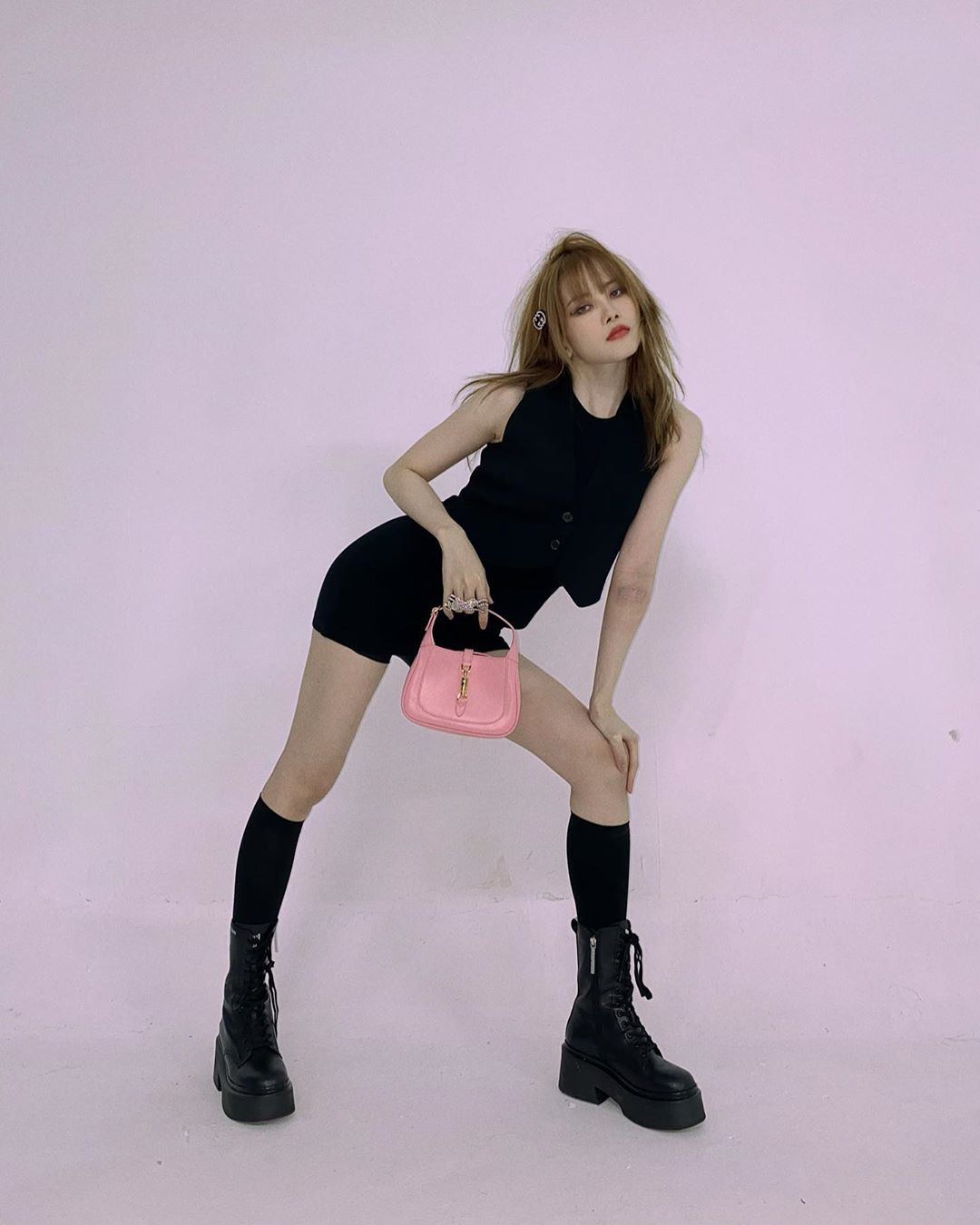 Soi sắc vóc Thiều Bảo Trâm: Chuẩn thân hình đồng hồ cát, quyến rũ đến khó tin ảnh 10