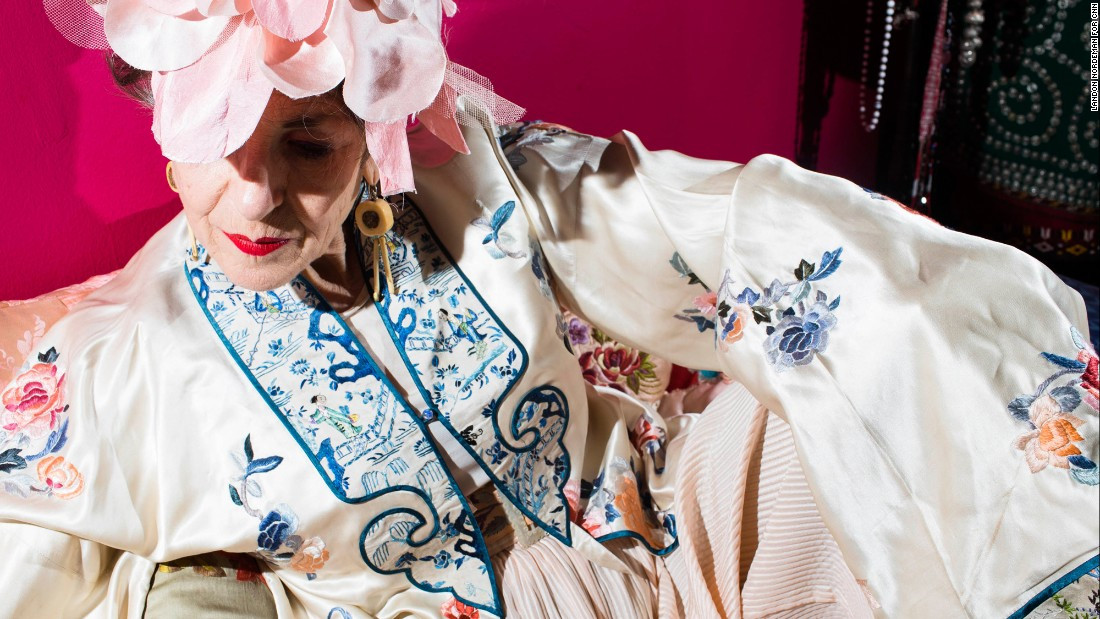 Fashion Icon: Các cụ bà này mặc còn đẹp hơn chúng ta, có khối thứ để học từ họ! ảnh 3