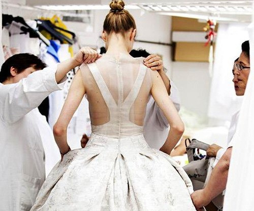 Người giàu không ít, nhưng vì sao chỉ có khoảng 4000 phụ nữ được sở hữu đồ Haute Couture? ảnh 7