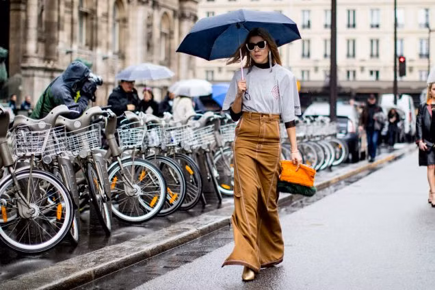 Mùa mưa làm sao vẫn đẹp? Để ý mấy điều dưới đây là xinh bất chấp thời tiết nhé! ảnh 3