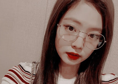 Đâu chỉ có lens, đeo kính vẫn xinh đẹp hết phần thiên hạ nhờ những bí quyết này ảnh 2