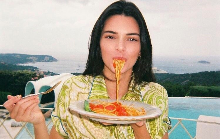 Tốn tiền triệu mua đồ dưỡng da nhưng vẫn bị lên mụn, nguyên nhân hóa ra đến từ drap giường ảnh 2