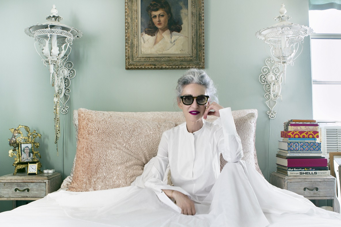 Gặp gỡ cụ bà sành điệu nhất thế giới: Không thể nào ra đường mà thiếu son môi! ảnh 6