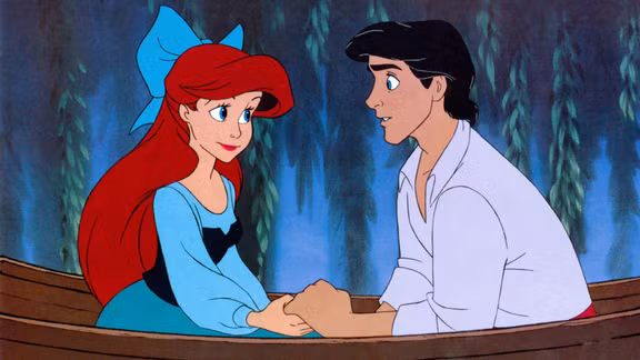 Lọ lem - công chúa "rắc thính" giỏi nhất Disney vs Ariel - cô gái yêu đơn phương ngây ngô ảnh 4