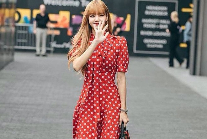 Bạn có bao giờ tự hỏi các họa tiết độc đáo trên những thiết kế thời trang từ đâu mà ra? ảnh 9