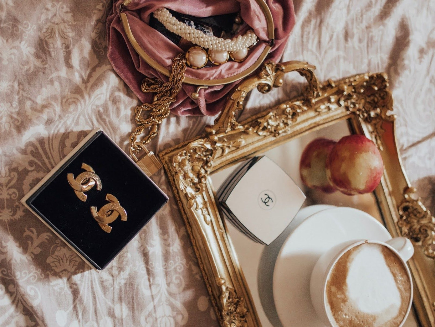 Sống tối giản không có nghĩa là ngừng mua thứ mình thích, thậm chí nên có những thứ này ảnh 8