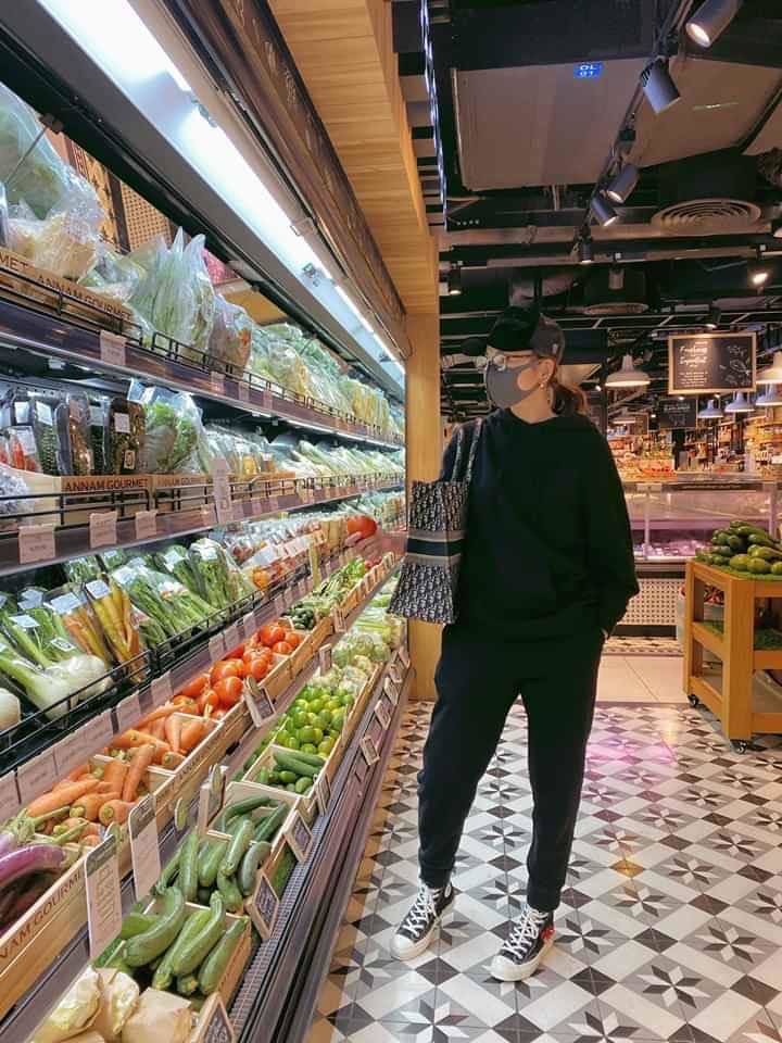 Từ Chi Pu đến Kylie Jenner - đây chính là món đồ thời trang hot nhất mùa “Tết Corona“ ảnh 4