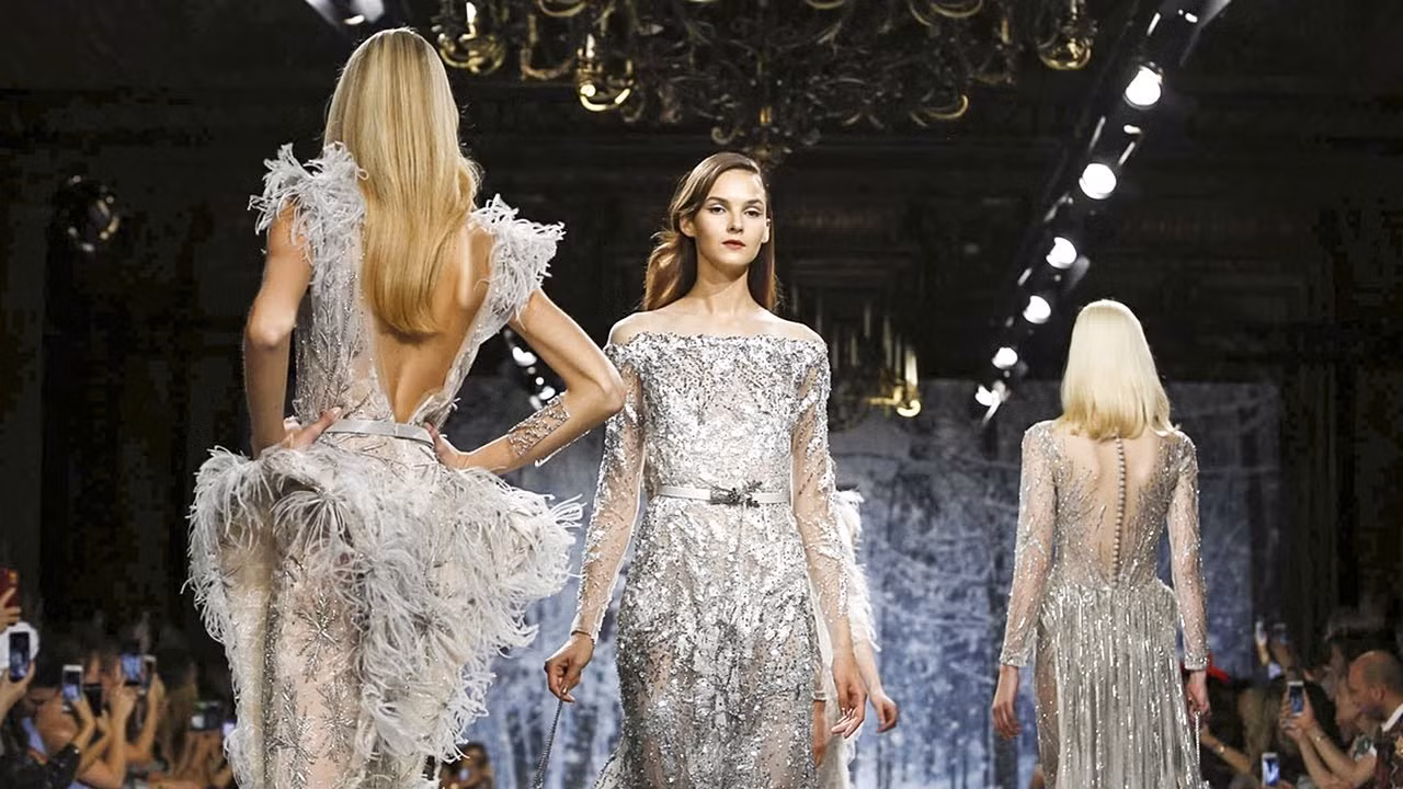 Haute Couture - cuộc chơi lỗ vốn của các nhà mốt, vậy mà khách muốn mua đôi khi không bán ảnh 2
