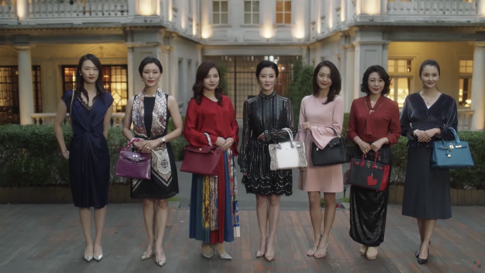 Bạn đang kiếm tiền bằng cách “bán phong cách sống” vì thế mua sắm, ăn uống xa hoa dường như là một hạng mục công việc rồi! Vì sao chúng ta ngày càng kiếm nhiều tiền hơn mà vẫn cảm giác mình đang “nghèo” đi? ảnh 3