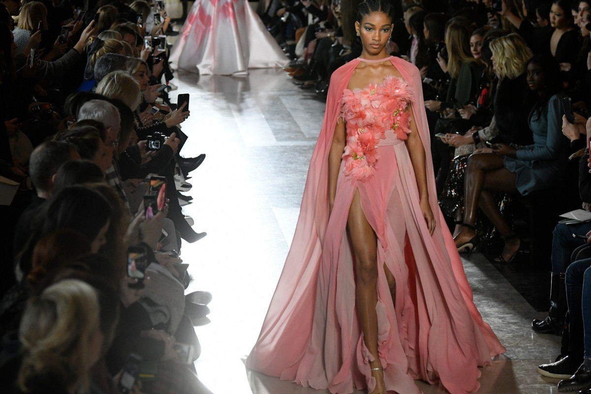 Haute Couture - cuộc chơi lỗ vốn của các nhà mốt, vậy mà khách muốn mua đôi khi không bán ảnh 3