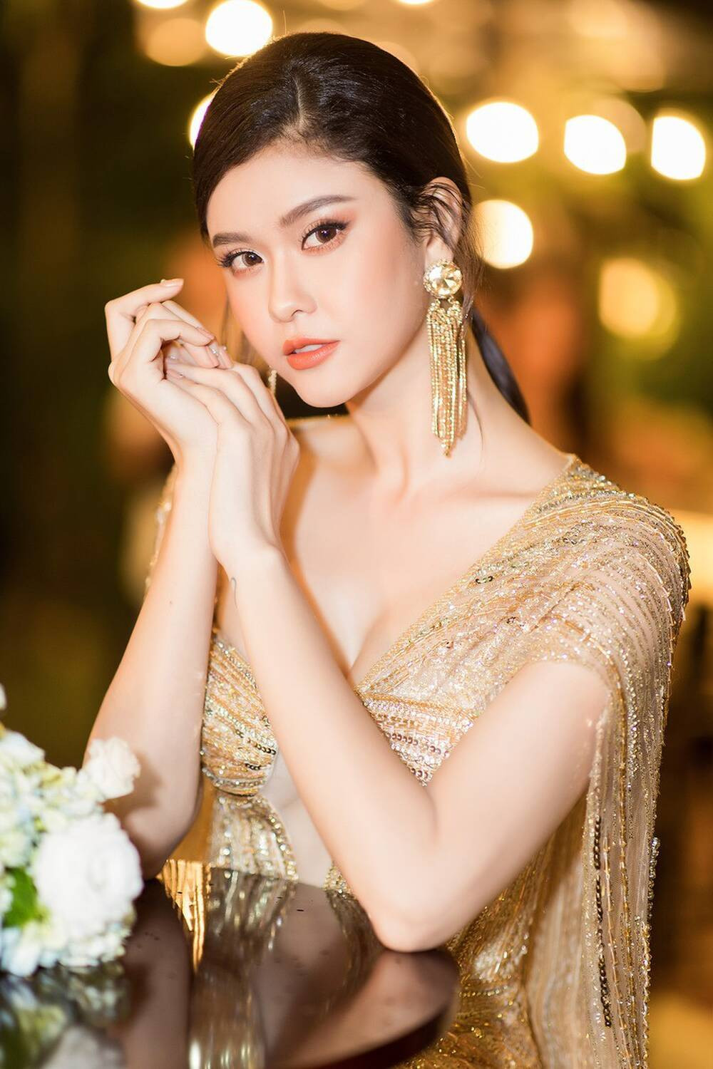 'Đụng hàng' tới 5 mỹ nhân showbiz, Á hậu Phương Anh vẫn được khen đẹp tựa 'nữ thần' ảnh 13