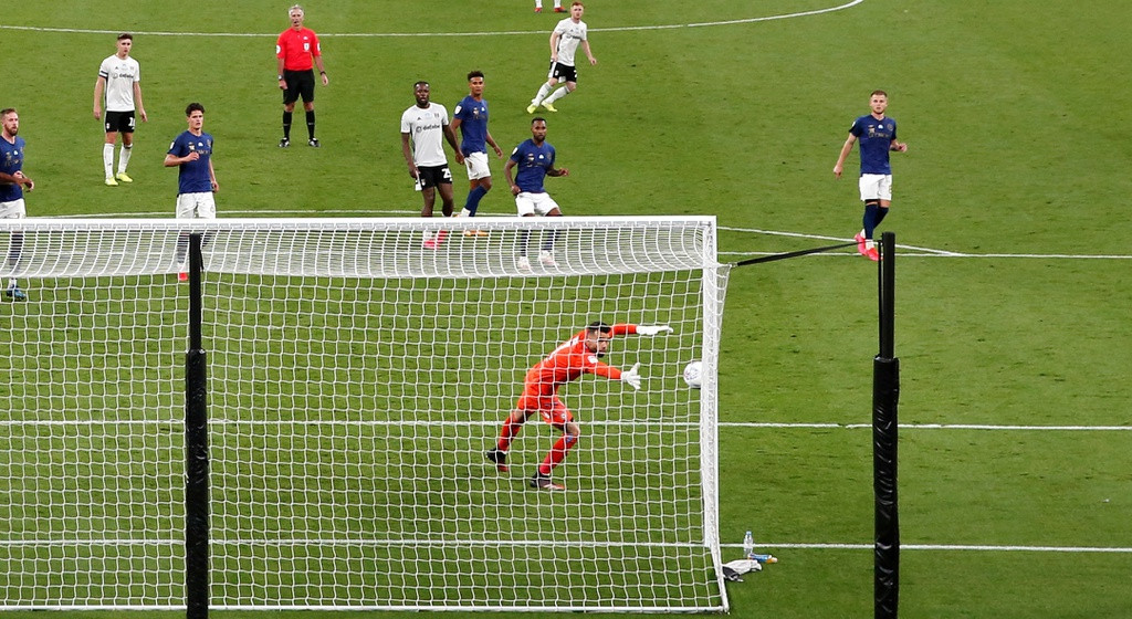 Mắc lỗi khiến đội nhà 'hụt' hơn 4.800 tỷ đồng, thủ môn bị dọa giết ảnh 1