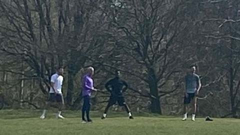 HLV Mourinho bị 'ném đá' vì tổ chức tập luyện giữa mùa dịch ảnh 1